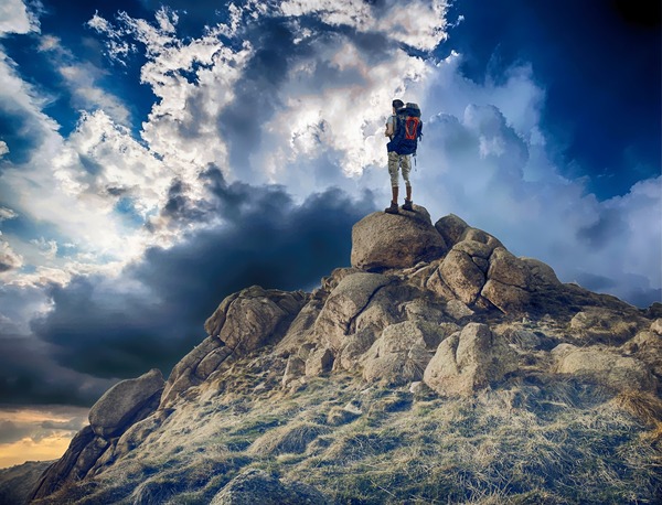 mountaineer-2481635_1920