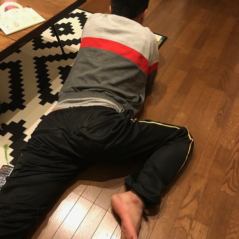 ゲーム中の夫