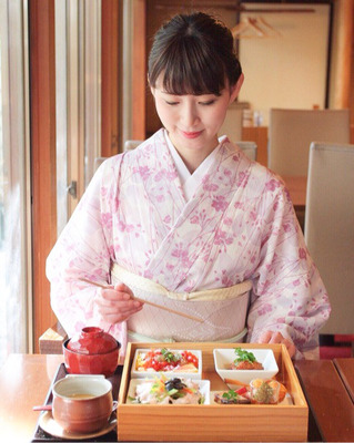 spring-kimono-japan