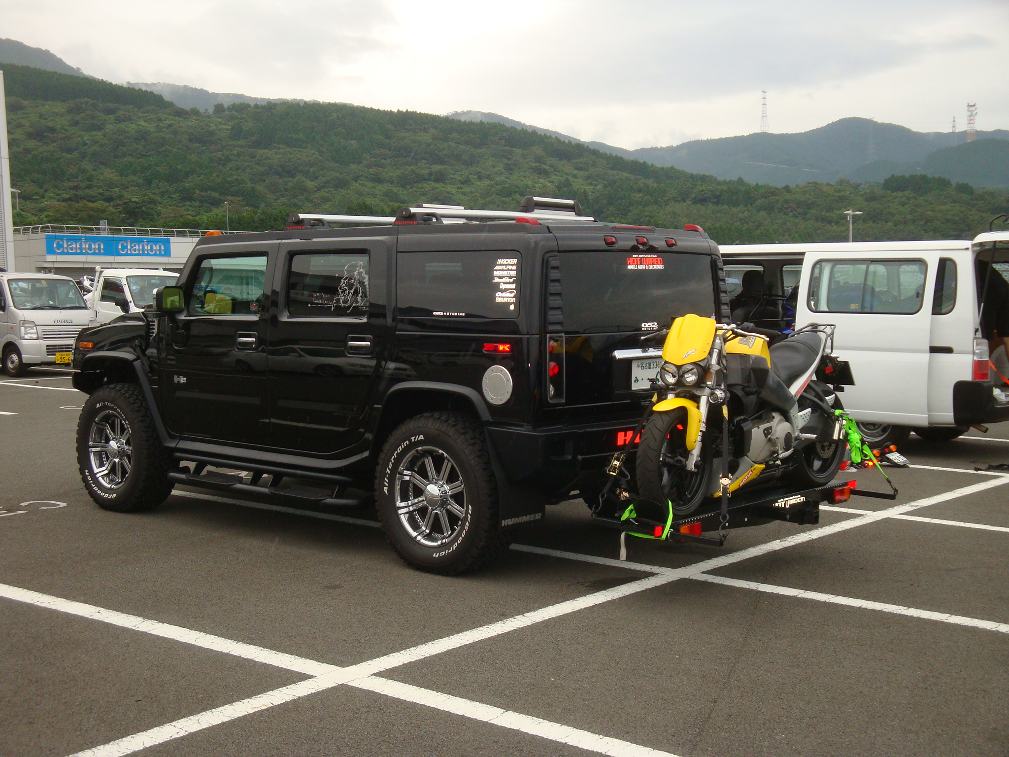 ハマーH2 ヒッチマウントキャリア | ホットワイヤード(HOT WIRED