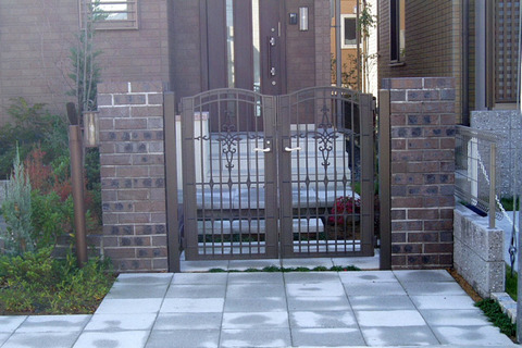 須藤邸（門柱）