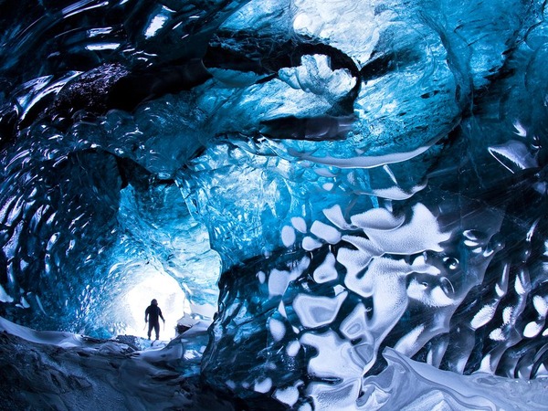世界の絶景 この世の青が凍りついた洞窟 In アイスランド Hownet Games