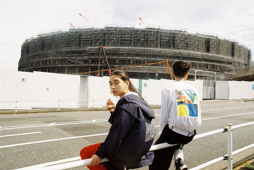 メルボルンの注目アーティスト、カーラ・マクレイが描くポップなファッションアイテム。