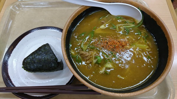 ちから カレーそば たらこむすび (2)