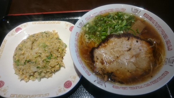 たんびに亭 中華そばセット(半チャーハン) (2)
