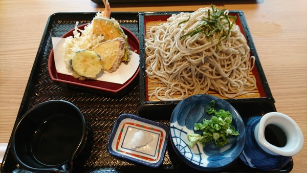 そば吉平田店 天ざる大盛り (2)