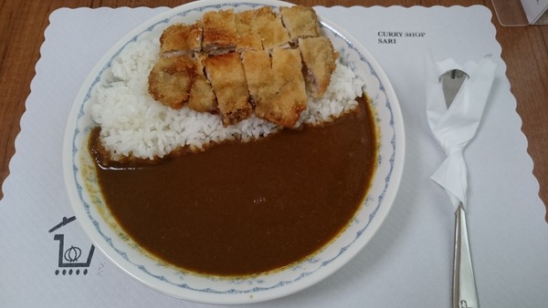 サリー カツカレー (2)