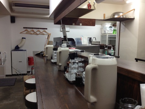 我逢人_店内