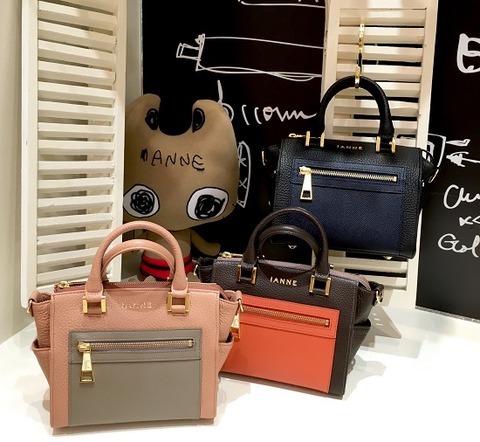 IANNE Babyブレンダ ショルダーバッグ ブラック×ネイビーのバイ