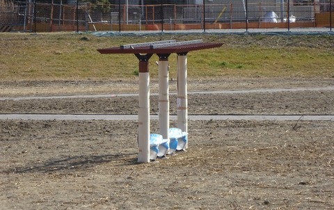 国分川調整池緑地の下池広場の椅子