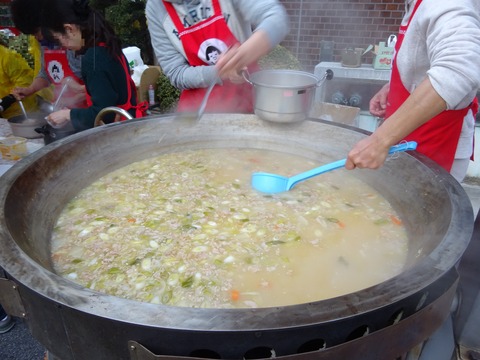 豚汁無料配布