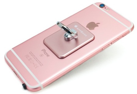 スマホの背面に変なリング付けてるやつwwwwww