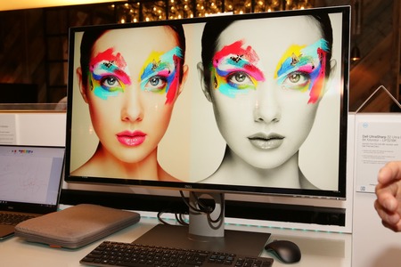 dell-up3218k-monitor-ces-2017-03
