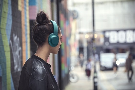 ear_on_Wireless_NC_L_3_jpg