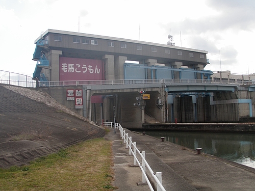 毛馬水門