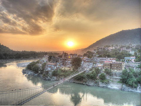 1024px-Sunset_-_Lakshman_Jhula