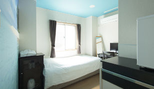 roomPhoto