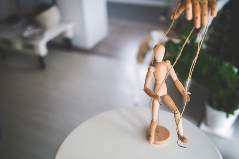 wooden-mannequin-791720_640