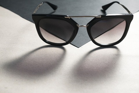 sunglasses-2246649_640