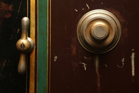 door-bell-498392_640