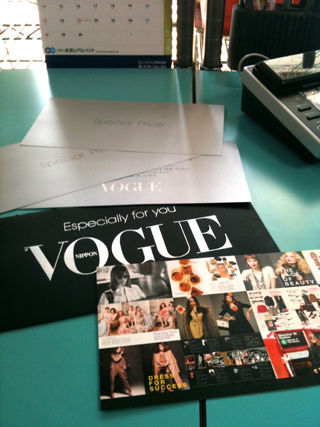 VOGUE案内状
