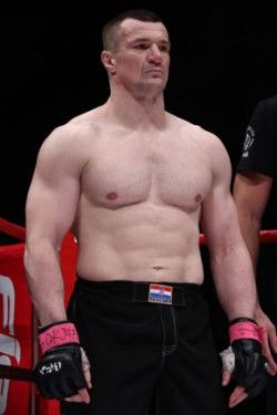 0824_ufc-250x375