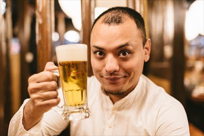 僕「お酒は全然飲めないので、水で」
