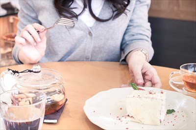 彼女や女友達と飯行く時食事マナーとか気にする?