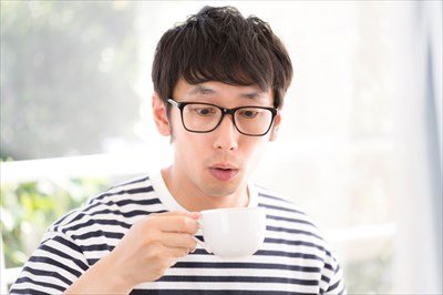 ここ傷んでます!あれが劣化してます!あそこも壊れてますね!