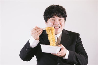上司「カップ焼そば」 先輩「せーのっ!」