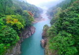 28---雨の神通峡第一ダム下流