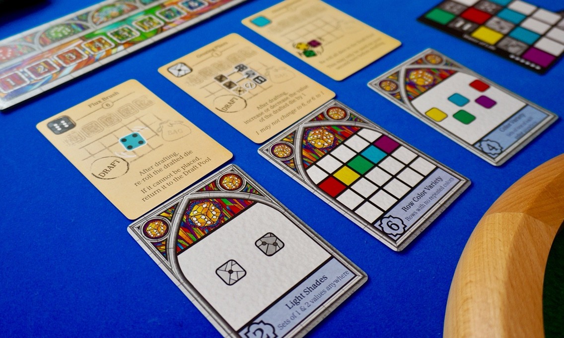 ゲーム紹介『サグラダ(Sagrada)』:「公開目標カード」と「道具カード」