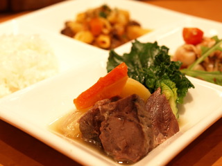 牛すね肉の煮込み