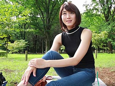 「私のHな妄想を叶えて欲しい」とSODに1通のメールが来た。パイパン女教師のスケベ妄想!自らパンスト破き騎乗位生挿入!アクロバティックな体形での3P中出し!!