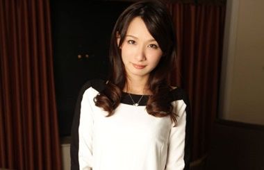 【人妻ナンパ】清純で美乳の三十路奥さまが照れ笑いで公開オナニーから寝とりエッチ