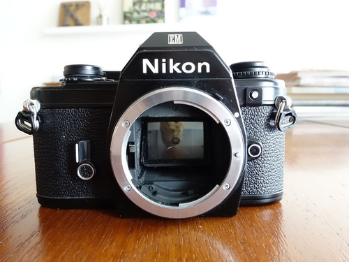 NIKON EM