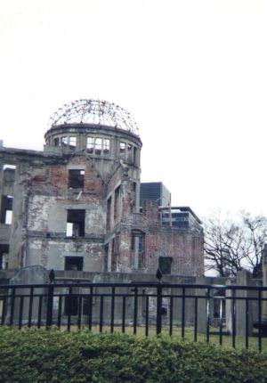 ���ߥ�˥ƥ����饹��