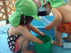 水遊び1歳5