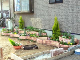 手作り花壇 気楽にだいありー