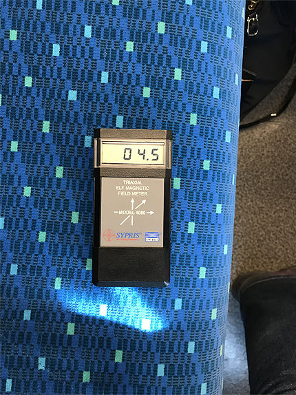 021711車内通路電磁波2