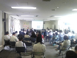 703大阪府箕面市市民会館、シックスクールって?