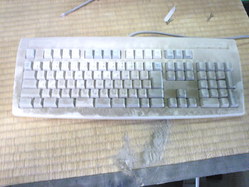 634作業場のPCはホコリまみれ