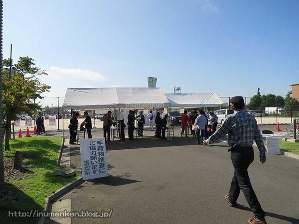 n_p_109東京拘置所矯正展でAKB高橋みなみ