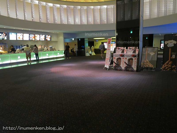 m_152_(足立区・西新井アリオの映画館ロビー