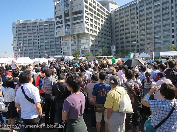 n_p_116(東京拘置所矯正展でAKB高橋みなみ