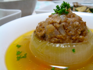 玉葱のミンチ詰めスープ煮