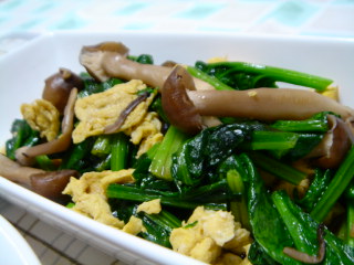 しめじとほうれん草の卵炒め