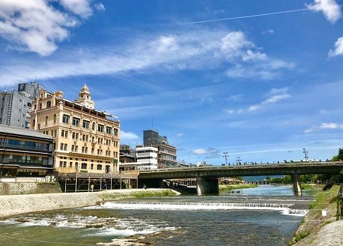 京都鴨川青空