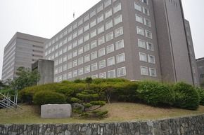 「HIVではありません」「じゃ内定 あれ？HIVじゃん内定取り消し」「差別だ！提訴する」