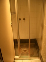 YHA-MelbourneMetro-bath2